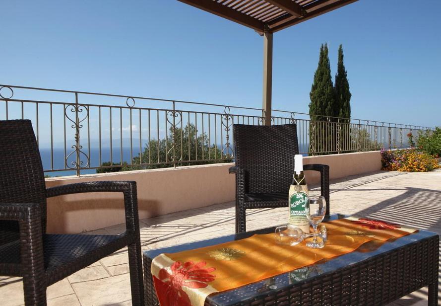 Provenzo And Meliti Villas Lourdata  Zewnętrze zdjęcie